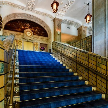 Hotel New Grand Йокогама Экстерьер фото The staircase