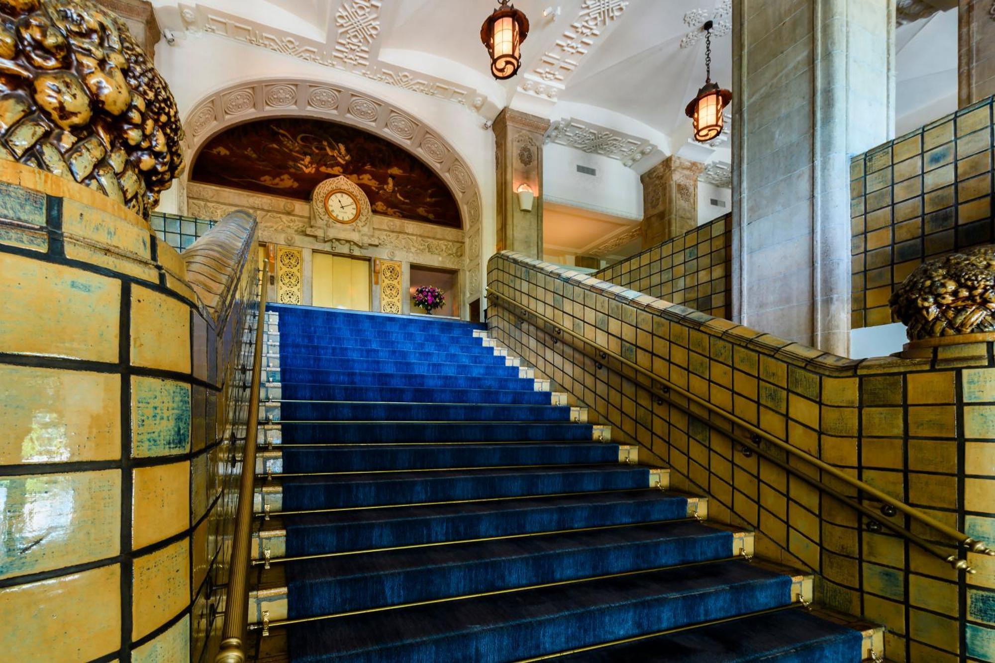 Hotel New Grand Йокогама Экстерьер фото The staircase