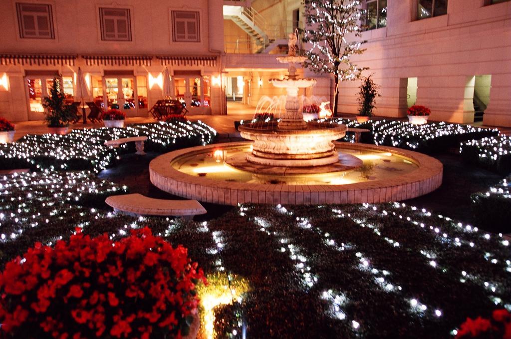 Hotel New Grand Йокогама Экстерьер фото Fountain at the hotel